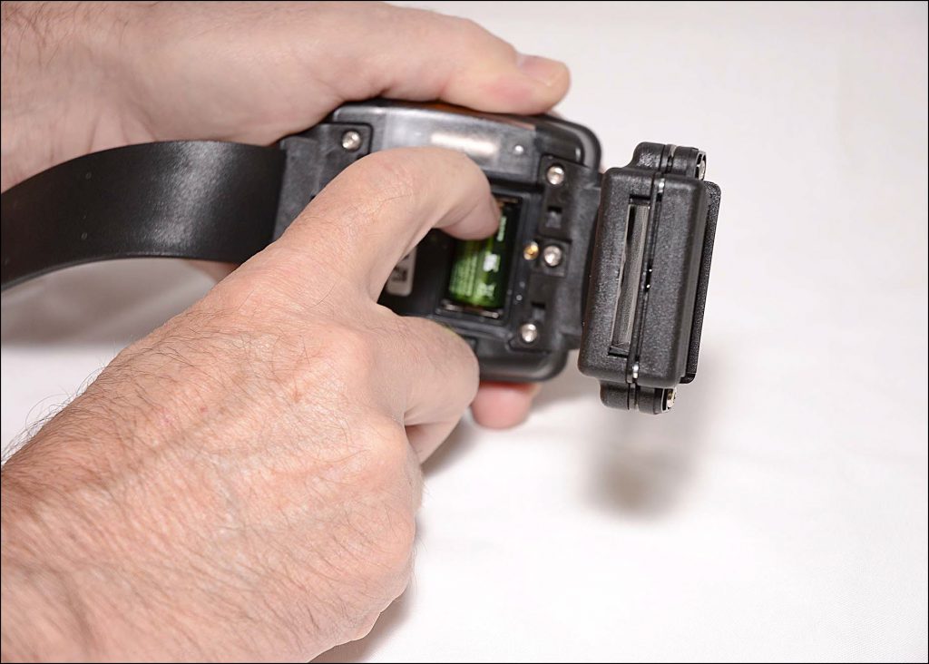 A hand holding a camera Description automatically generated