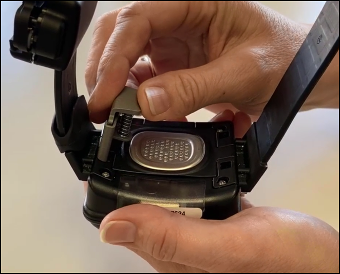 A hand holding a camera Description automatically generated