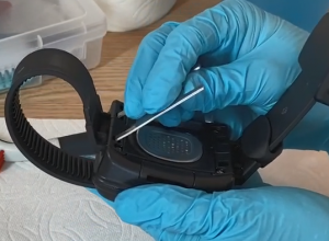 Faceplate removal tool at a 45 degree angle