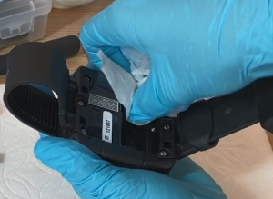 Image of Cleaning Bracelet Battery Contacts